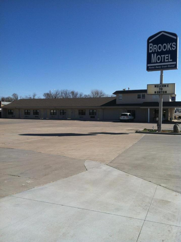 Brooks Motel Norton Extérieur photo