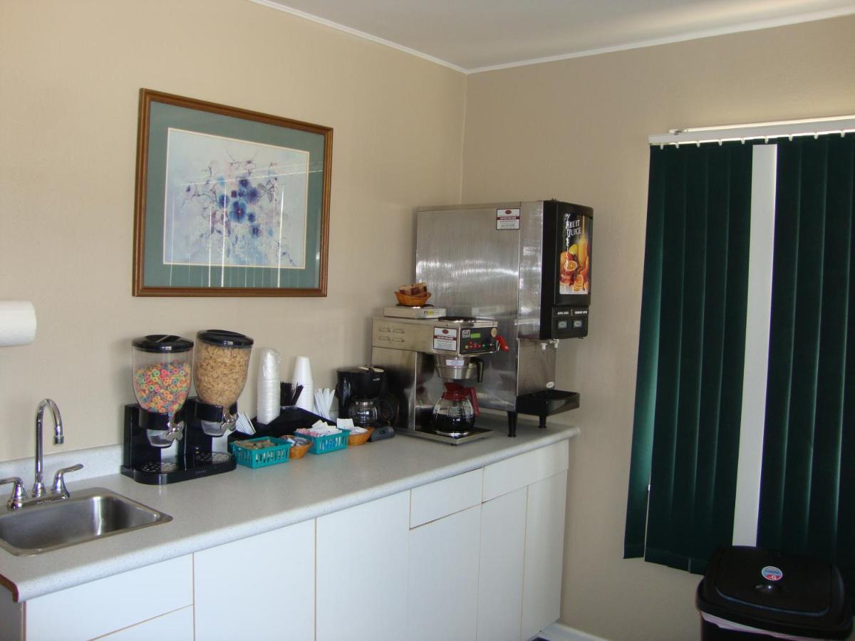 Brooks Motel Norton Extérieur photo